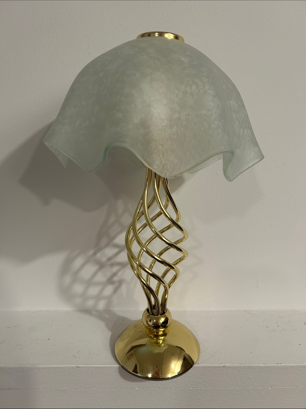 Vintage PartyLite Paragon Spiral Brass Tea Light Candle Lamp W/Glass shade